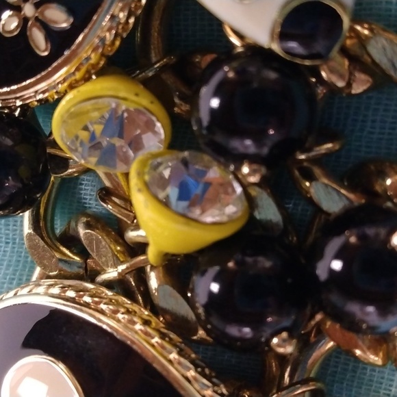 Betsey Johnson heart braclet beautiful goldtone great condition